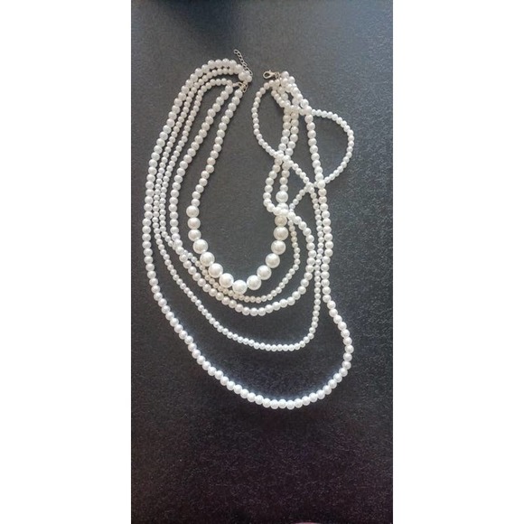 Multilayered Pearl Necklace - Picture 3 of 4